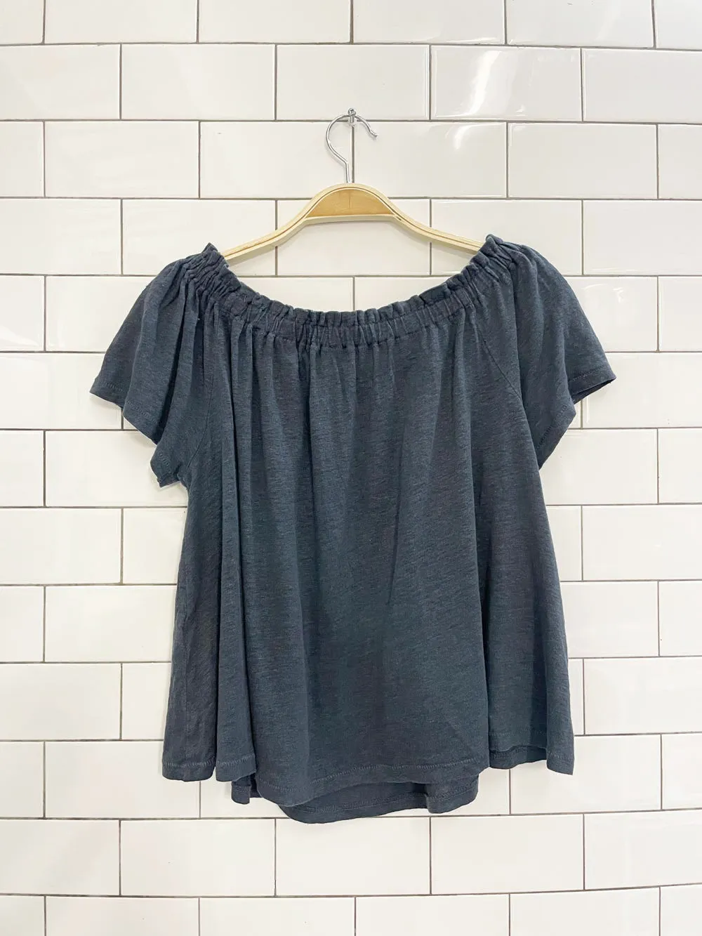 wilfred 100% linen sarte off shoulder top sold by Good Market Thrift Store product image thumbnail 3