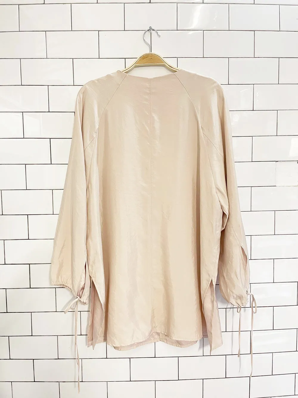 h&m 2025 champagne satin deep v balloon sleeve oversized blouse sold by Good Market Thrift Store product image thumbnail 4
