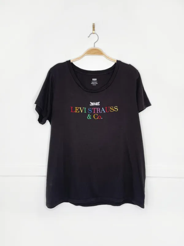 UO x levi's rainbow logo embroidered tee sold by Good Market Thrift Store