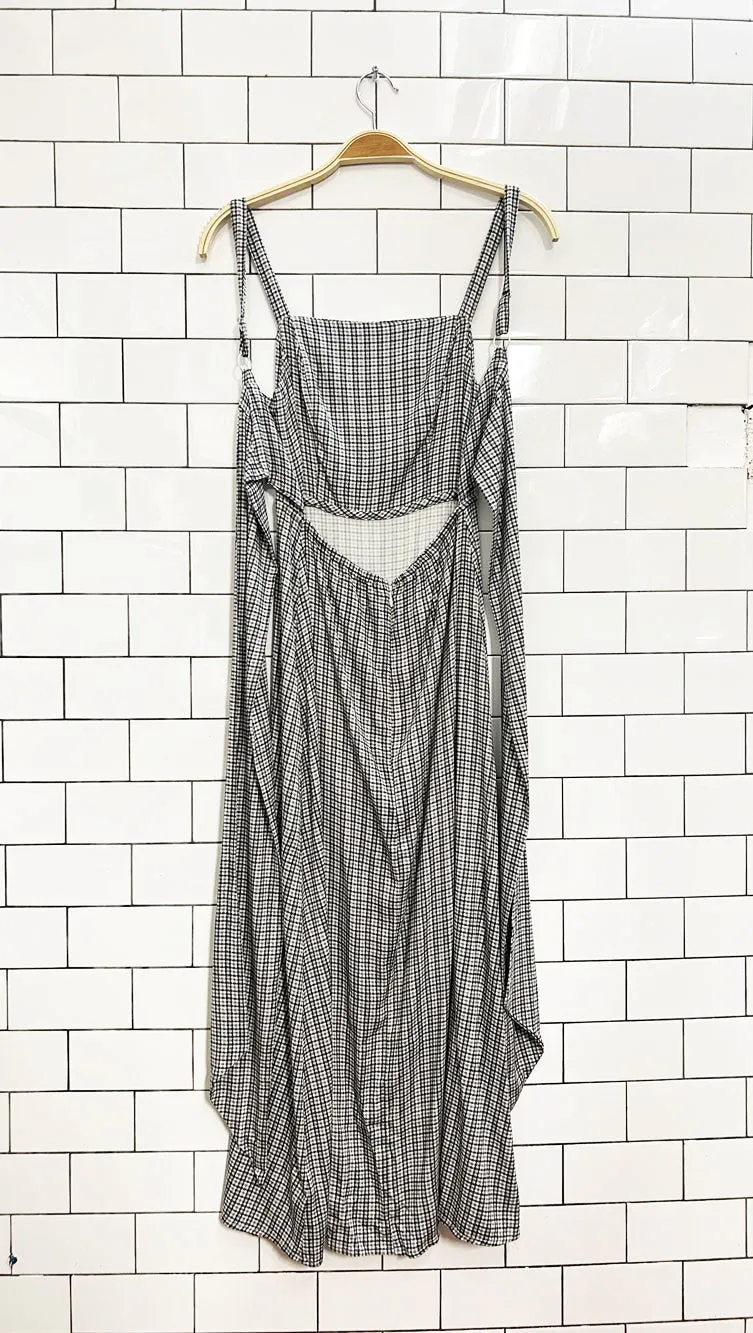 UO layla check straight-neck tie-back midi dress sold by Good Market Thrift Store product image thumbnail 5