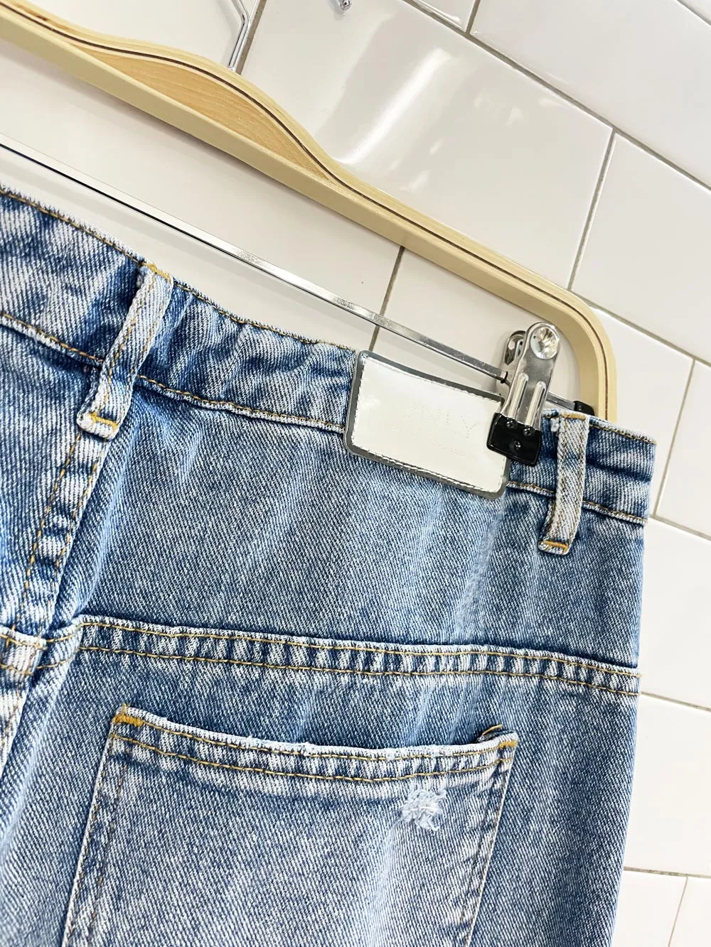 only loose fit balloon leg jeans sold by Good Market Thrift Store product image thumbnail 4