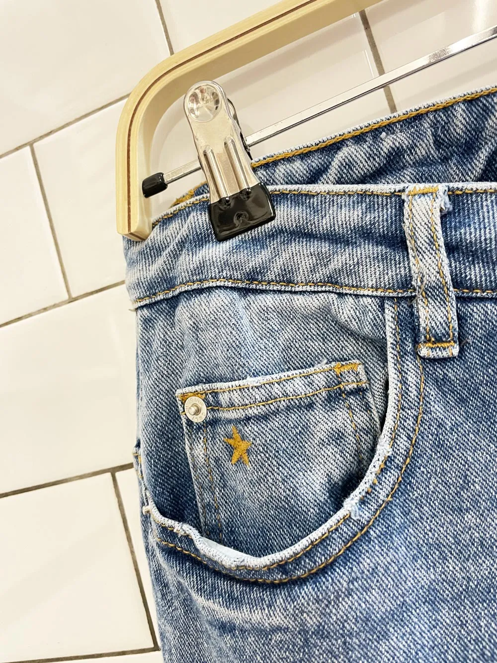 only loose fit balloon leg jeans sold by Good Market Thrift Store product image thumbnail 3