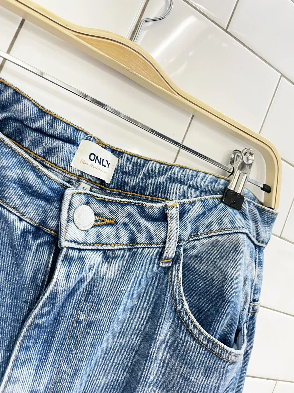 only loose fit balloon leg jeans sold by Good Market Thrift Store product image thumbnail 2