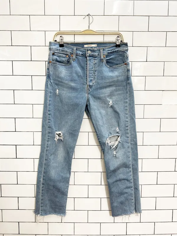 levi's wedgie straight distressed cropped jeans sold by Good Market Thrift Store