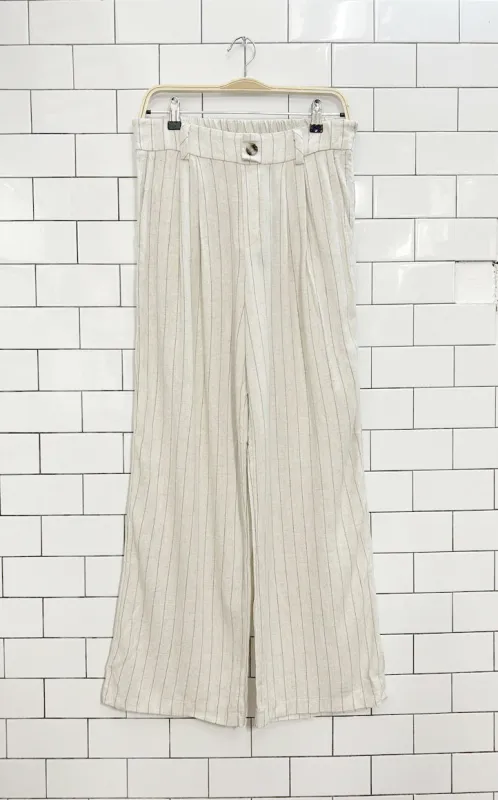 nwt monteau linen-blend wide leg pleated trousers sold by Good Market Thrift Store