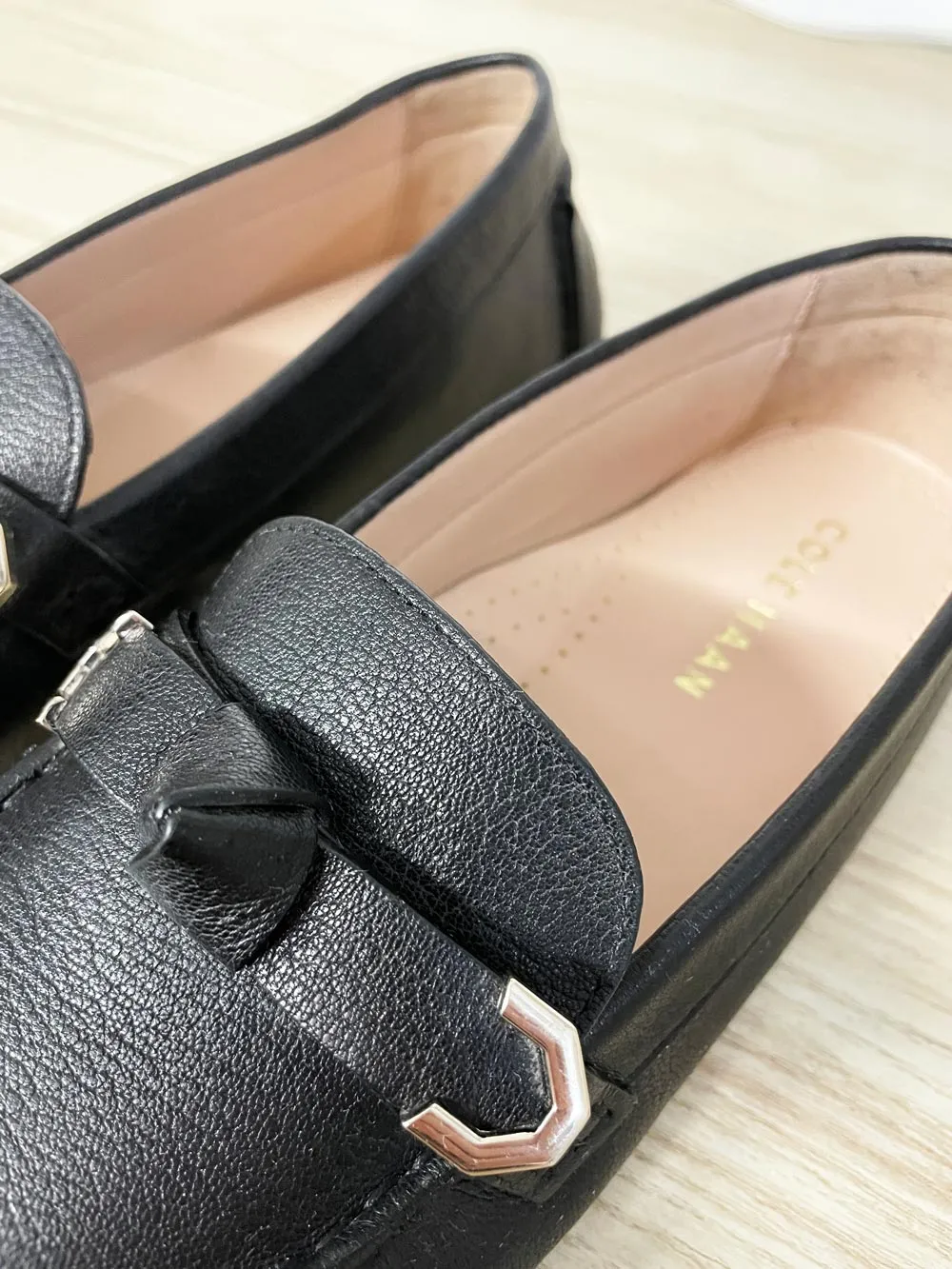 cole haan evelyn bow leather driving loafer sold by Good Market Thrift Store product image thumbnail 2