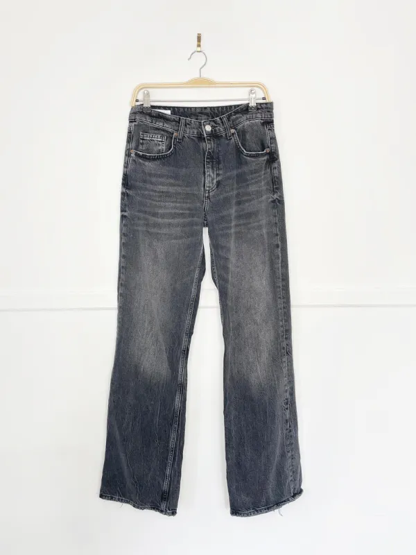zara high rise wide leg jeans sold by Good Market Thrift Store