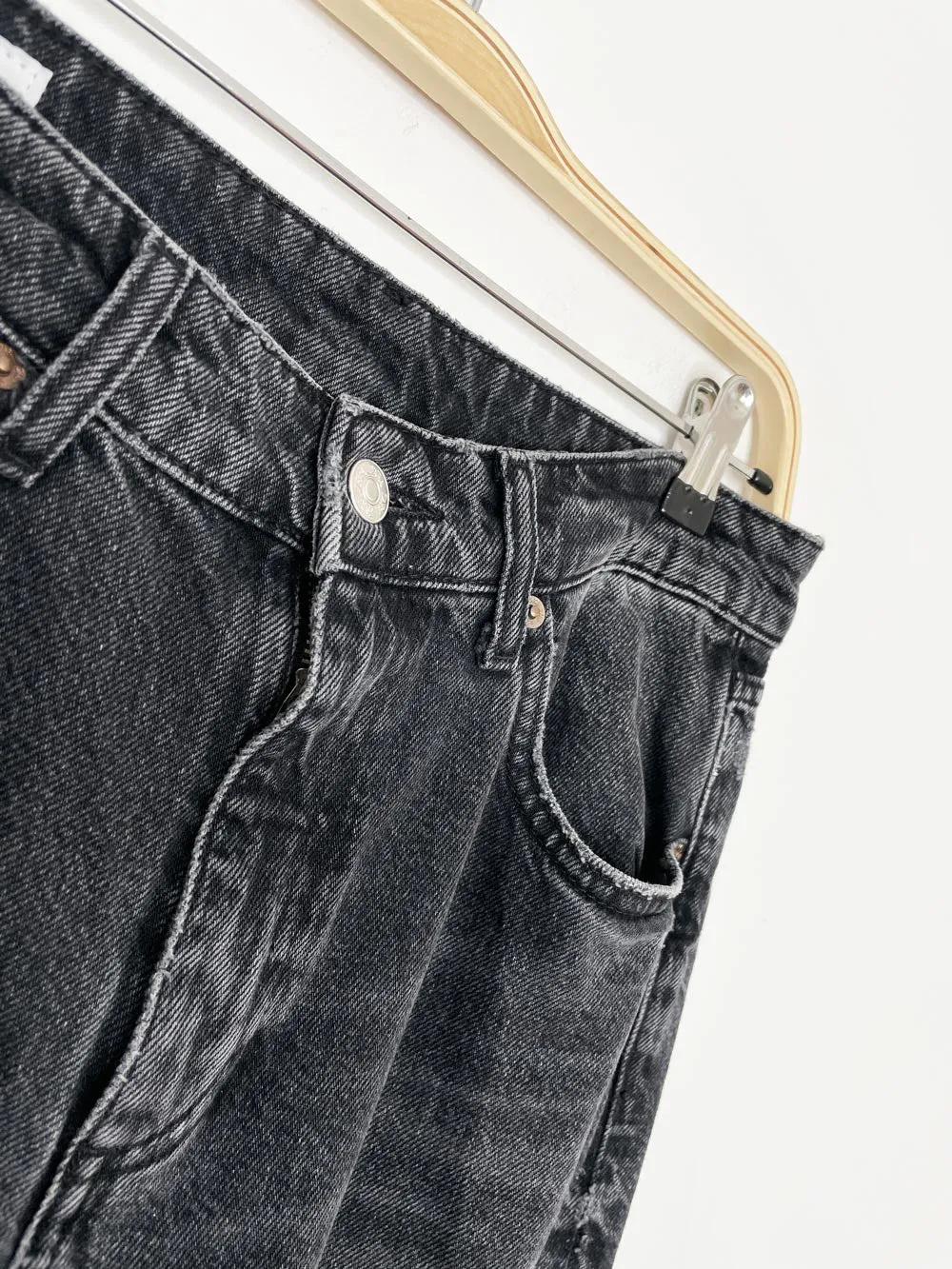 zara high rise wide leg jeans sold by Good Market Thrift Store product image thumbnail 2