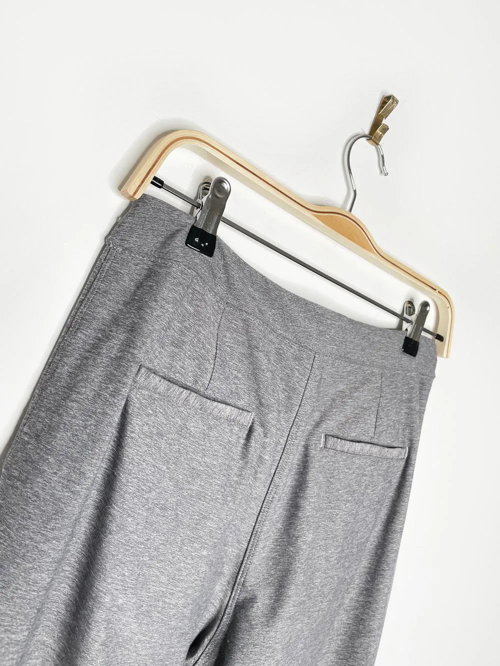 lululemon 2023 tapered leg mid-rise pant | luxtreme sold by Good Market Thrift Store product image thumbnail 4