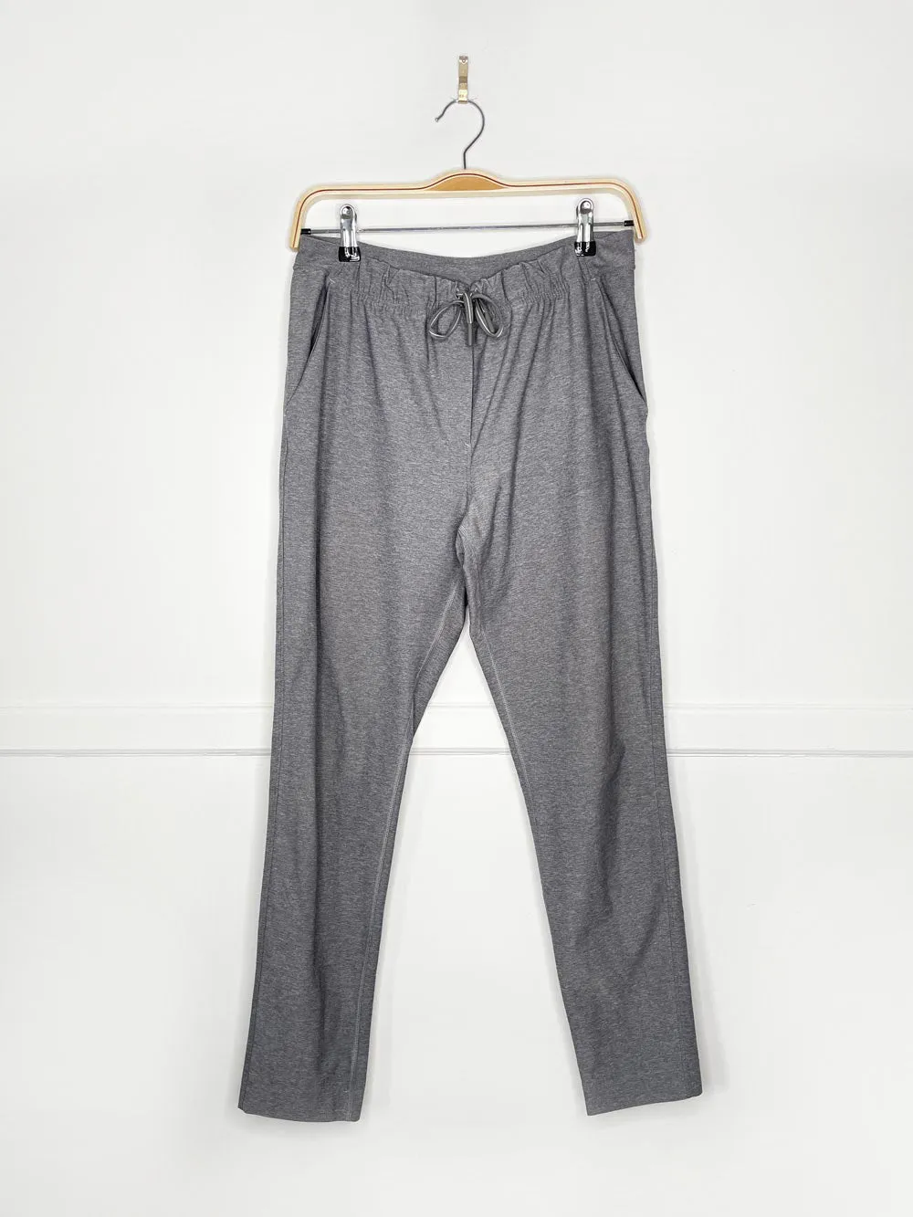 lululemon 2023 tapered leg mid-rise pant | luxtreme sold by Good Market Thrift Store