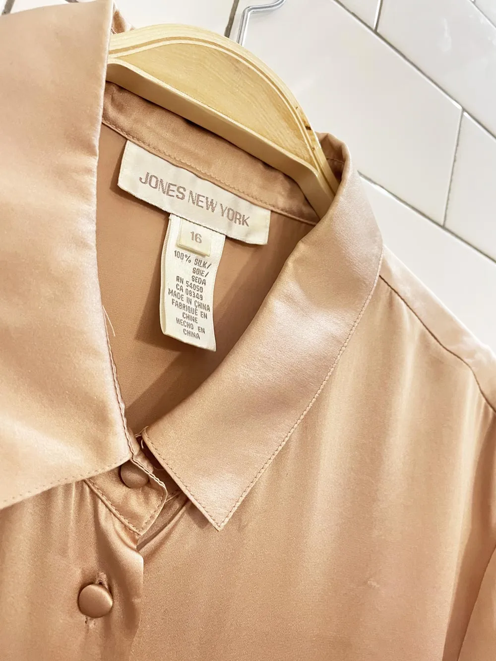 vintage 00s jones new york 100% silk blouse sold by Good Market Thrift Store product image thumbnail 2