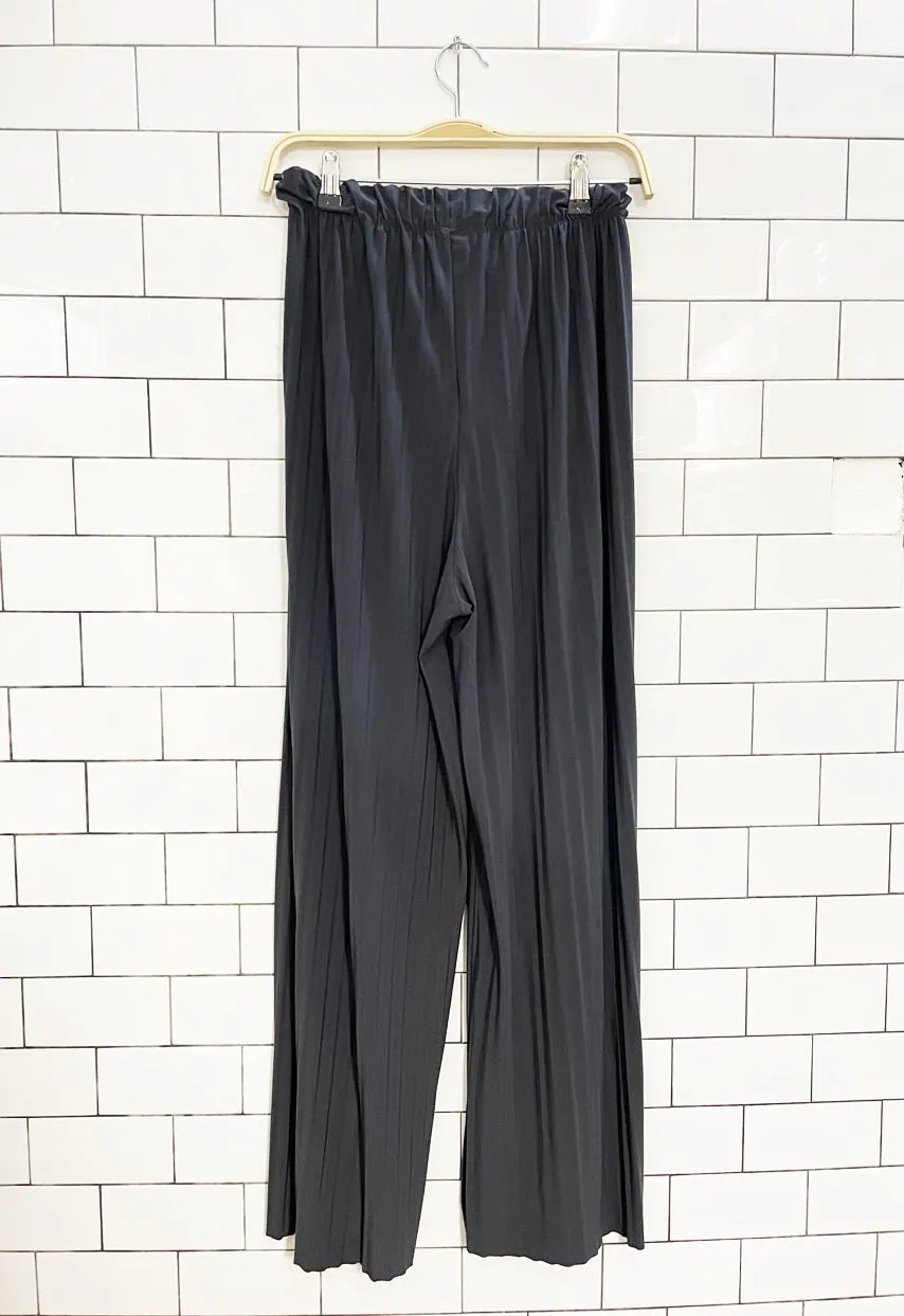 refka accordion pleated wide leg lounge pants sold by Good Market Thrift Store product image thumbnail 4