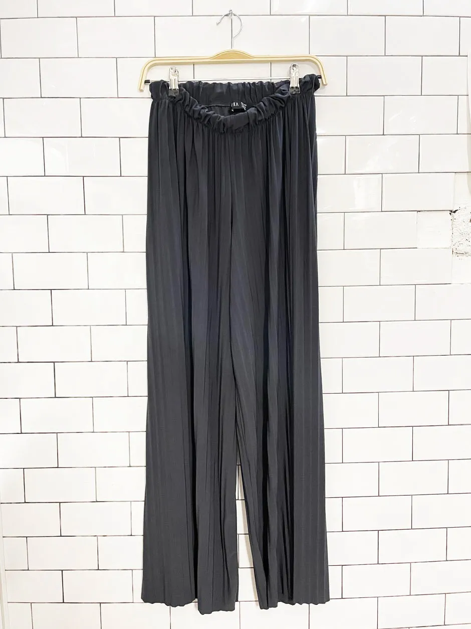 refka accordion pleated wide leg lounge pants sold by Good Market Thrift Store