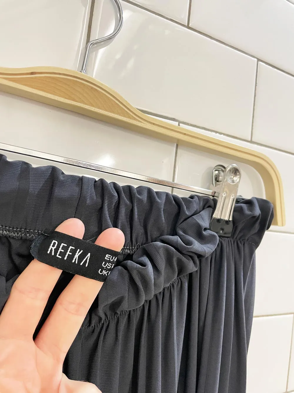 refka accordion pleated wide leg lounge pants sold by Good Market Thrift Store product image thumbnail 3