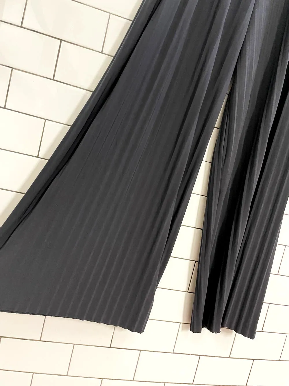 refka accordion pleated wide leg lounge pants sold by Good Market Thrift Store product image thumbnail 2