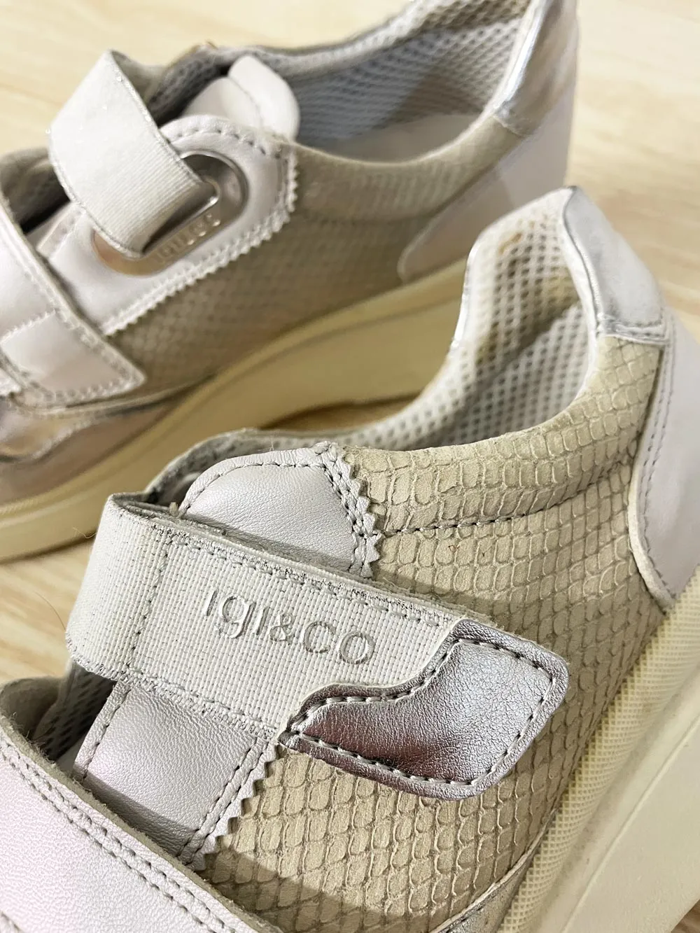 igi&co metallic leather velcro platform sneakers | made in Italy sold by Good Market Thrift Store product image thumbnail 2