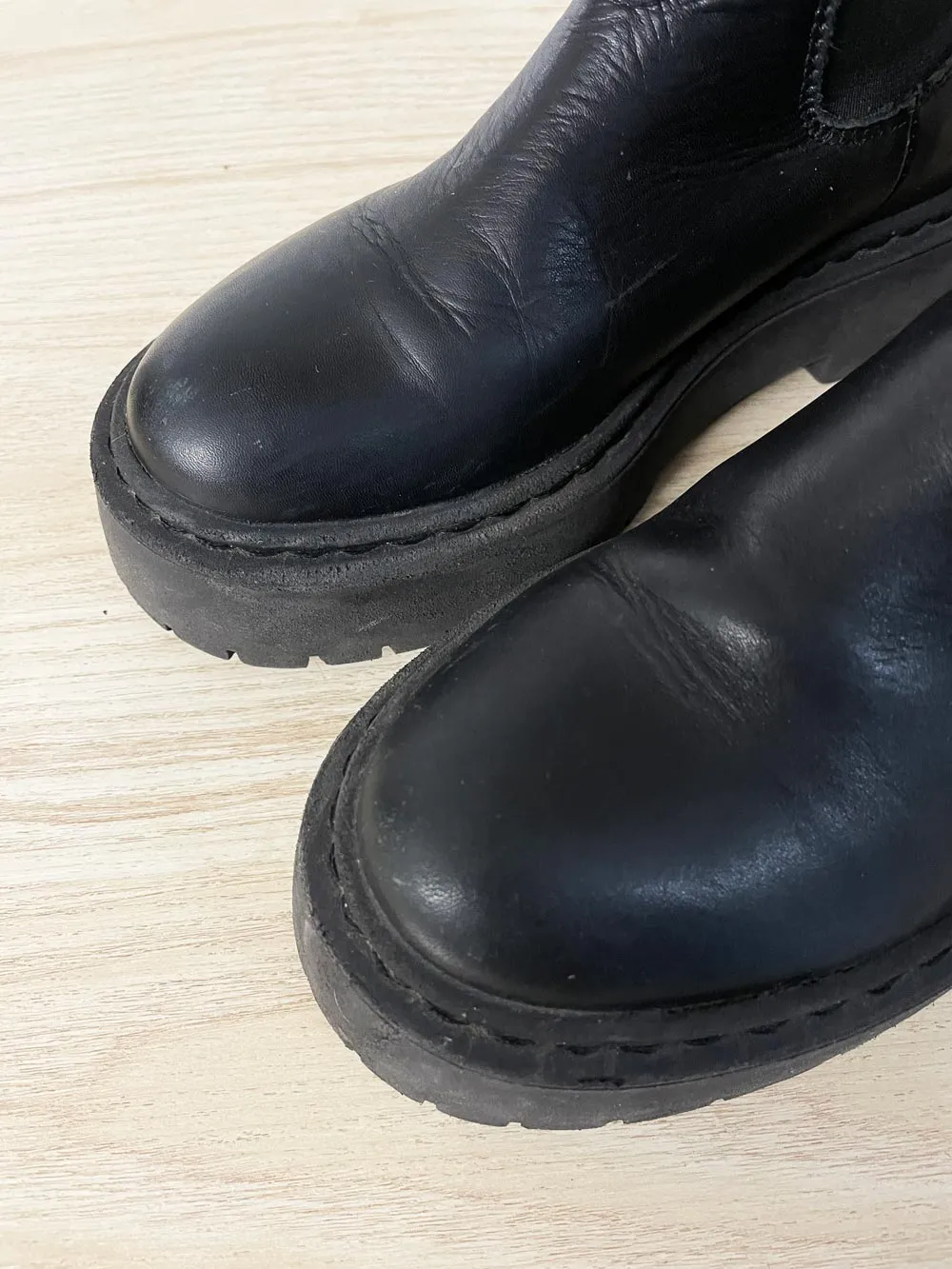 l'intervalle chunky mid-calf leather chelsea boot sold by Good Market Thrift Store product image thumbnail 3