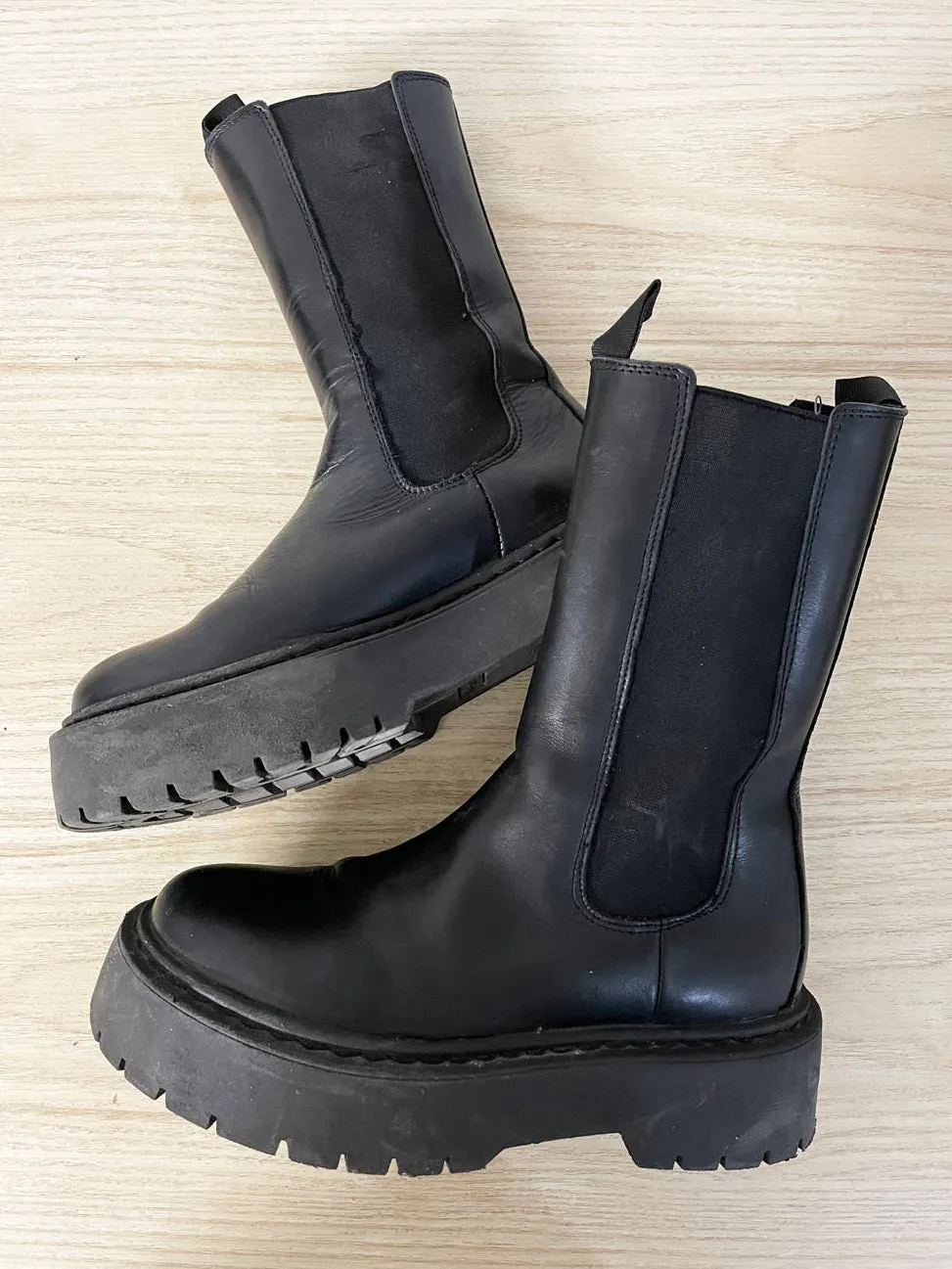 l'intervalle chunky mid-calf leather chelsea boot sold by Good Market Thrift Store