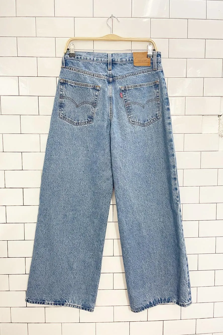 levi's xl baggy straight jeans sold by Good Market Thrift Store product image thumbnail 3