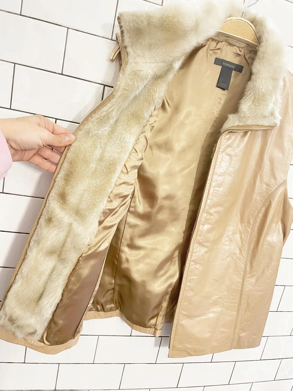 y2k liz claiborne pearl leather minimal zip vest with faux fur trim sold by Good Market Thrift Store product image thumbnail 4