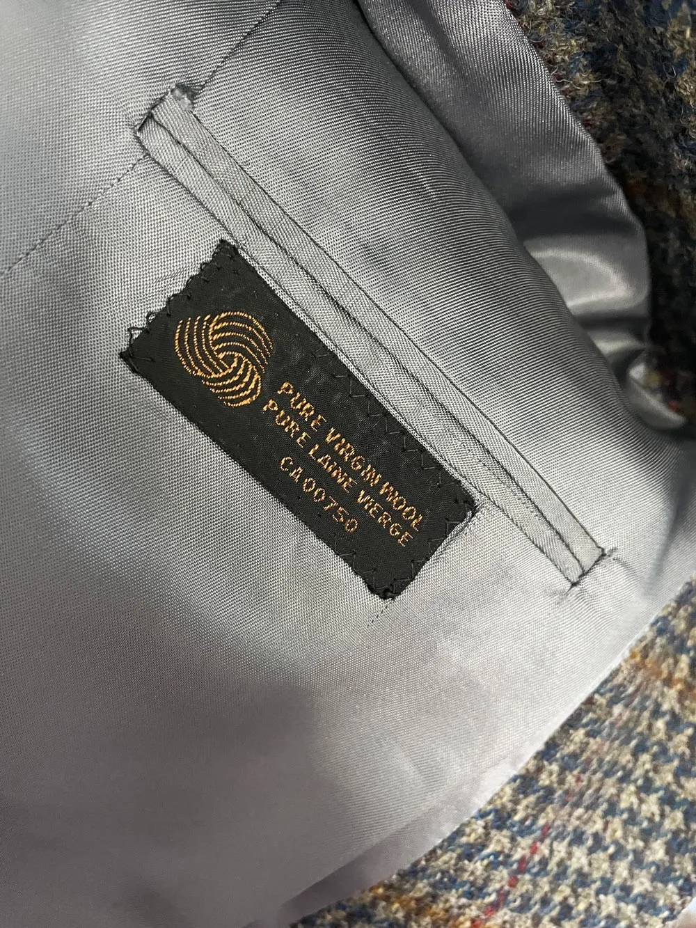 vintage daks 100% wool houndstooth tweed blazer sold by Good Market Thrift Store product image thumbnail 4