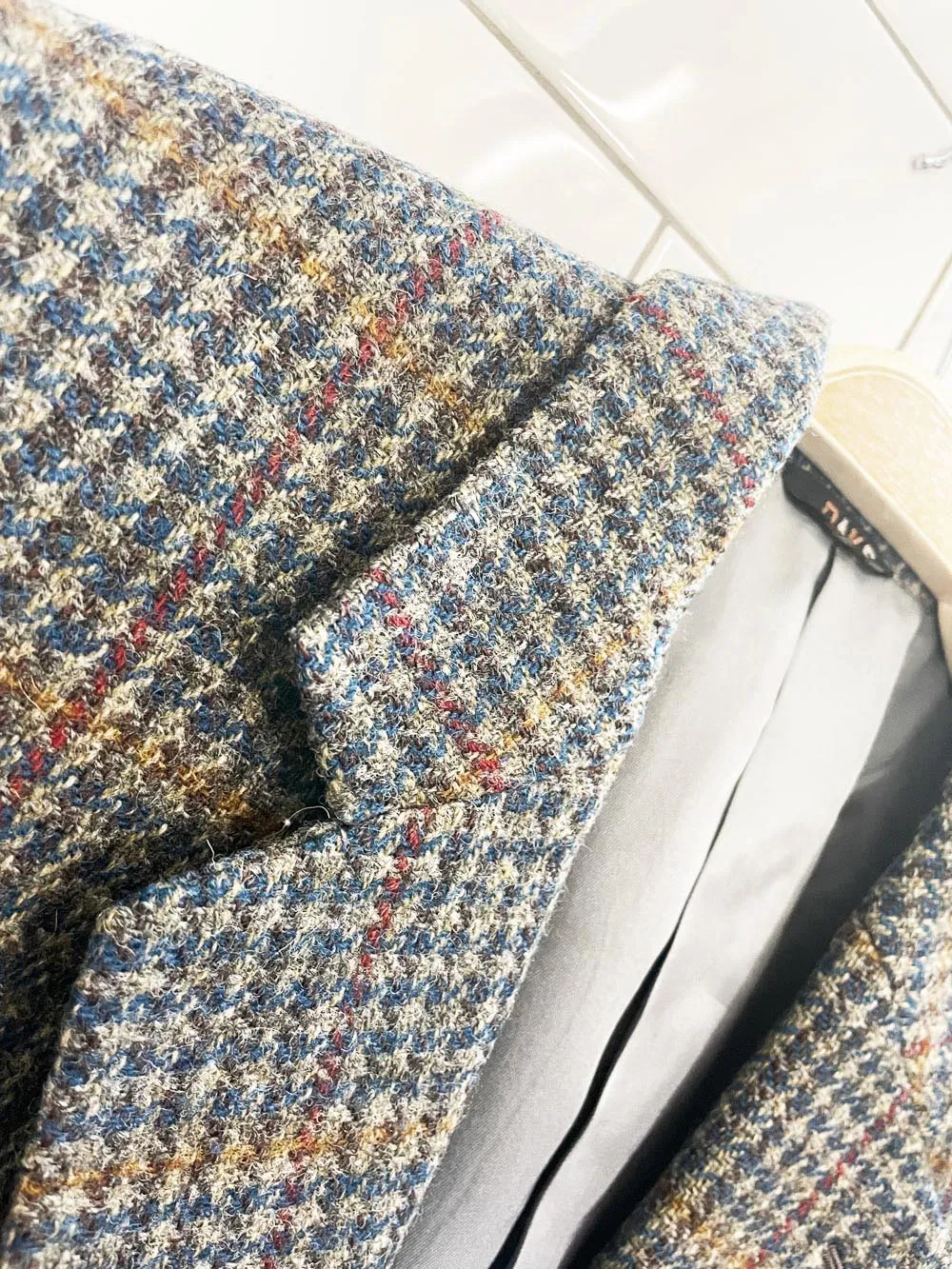 vintage daks 100% wool houndstooth tweed blazer sold by Good Market Thrift Store product image thumbnail 3