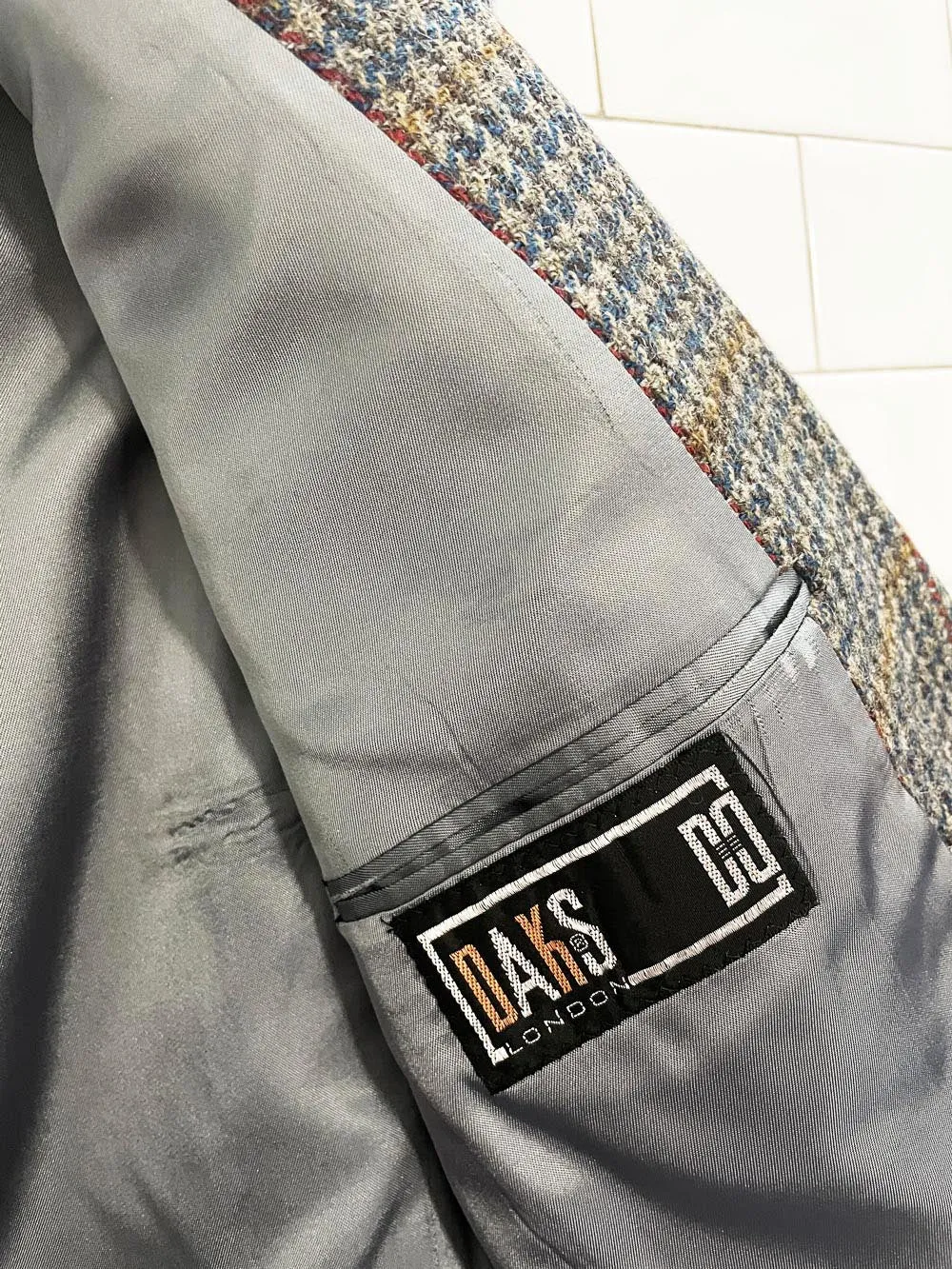 vintage daks 100% wool houndstooth tweed blazer sold by Good Market Thrift Store product image thumbnail 2