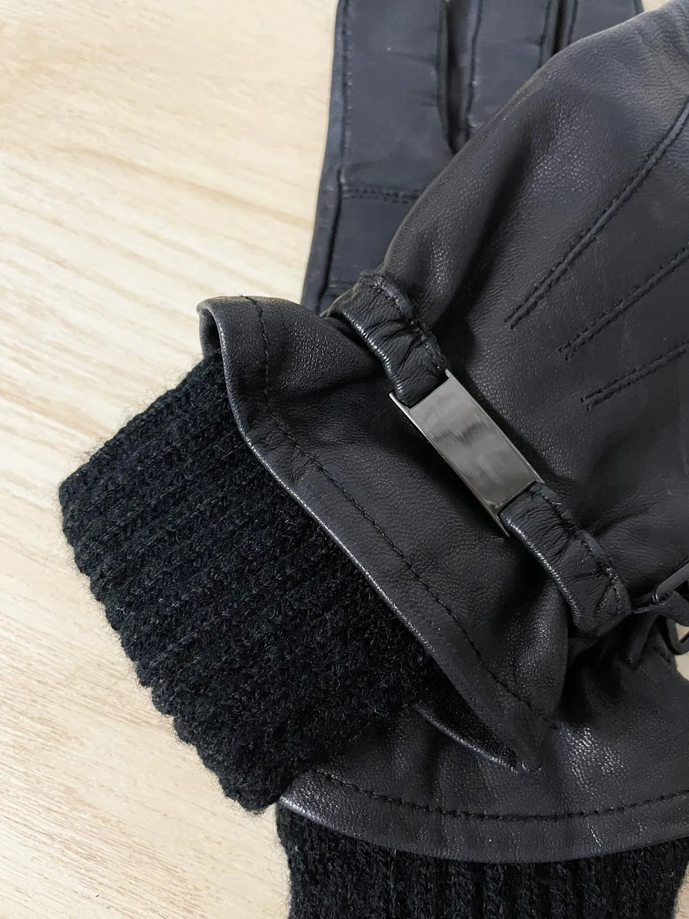 danier lambskin knit lined leather gloves sold by Good Market Thrift Store product image thumbnail 2