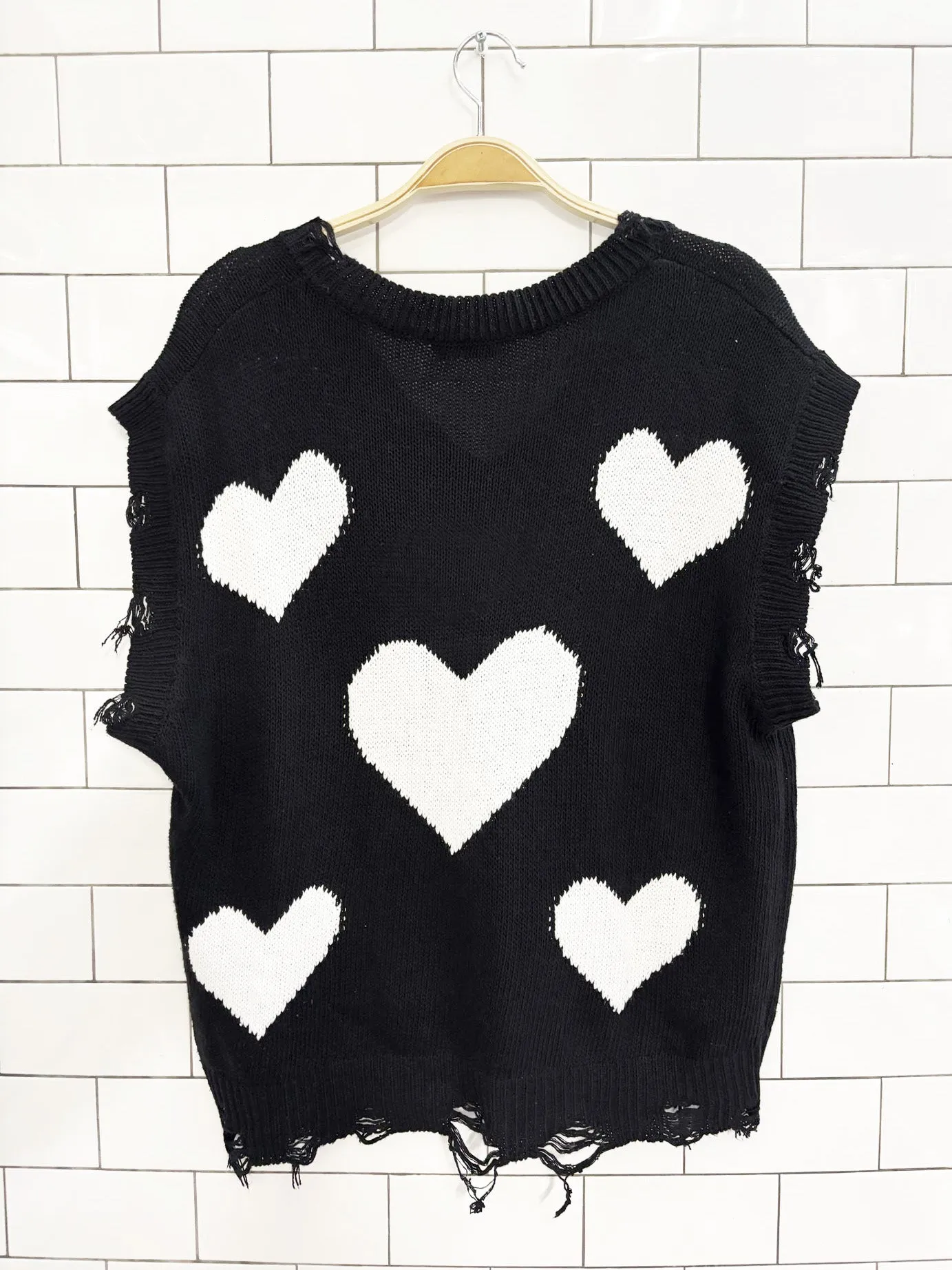 made in italy distressed knit heart sweater vest sold by Good Market Thrift Store product image thumbnail 4