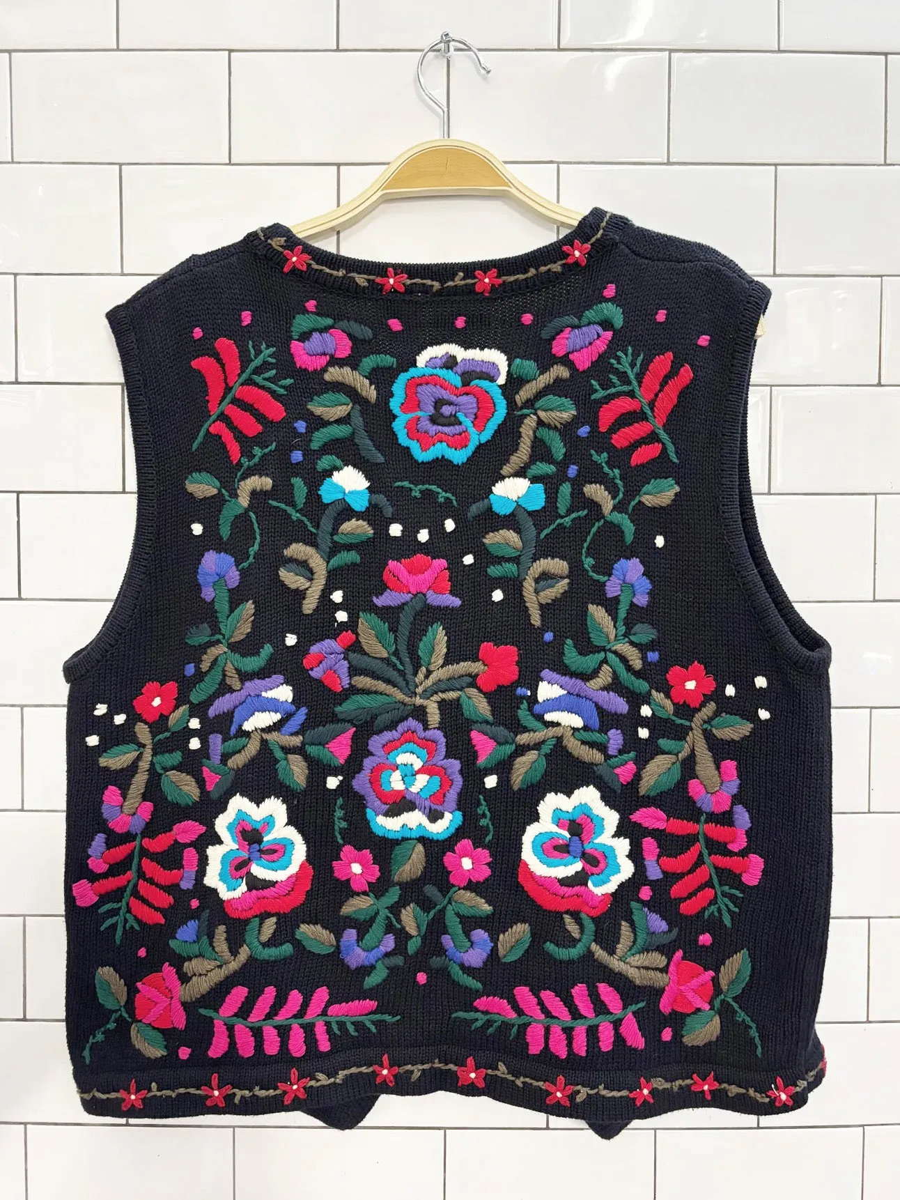 vintage 90s la mona floral embroidered knit vest sold by Good Market Thrift Store product image thumbnail 4