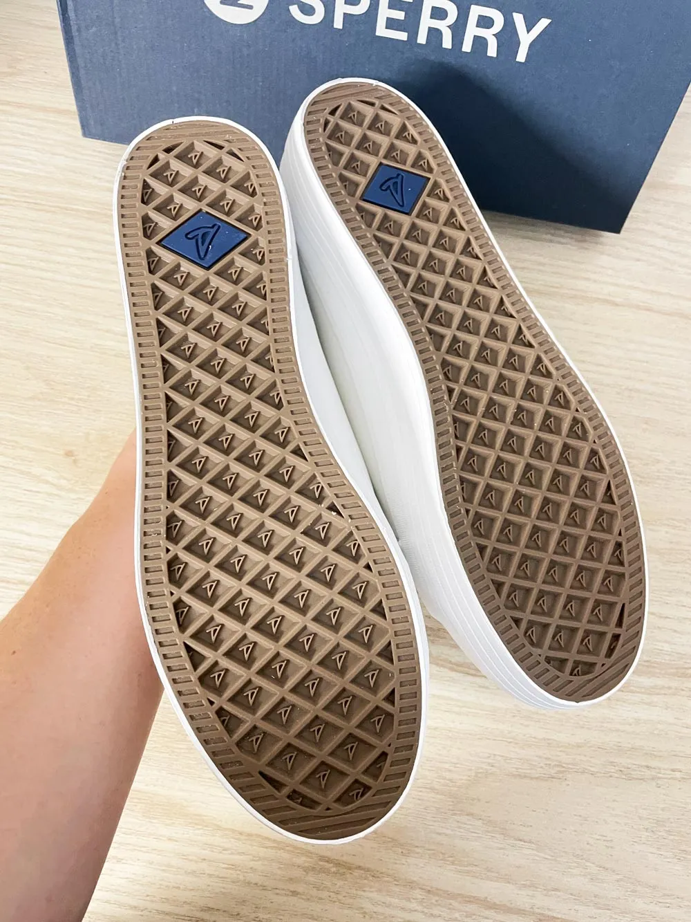 nwt sperry leather crest platform sneaker sold by Good Market Thrift Store product image thumbnail 4