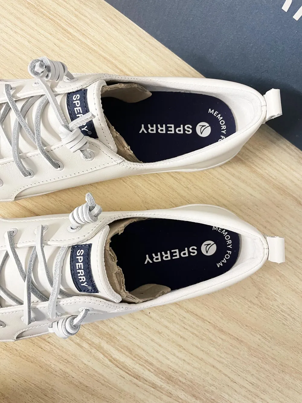 nwt sperry leather crest platform sneaker sold by Good Market Thrift Store product image thumbnail 3