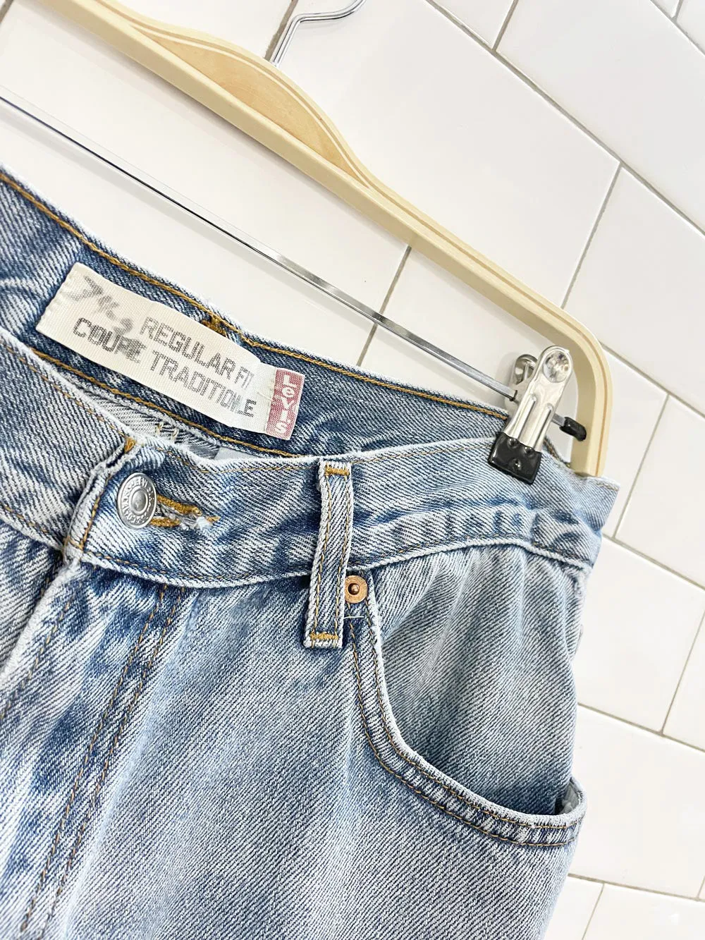 vintage 00s levi's regular fit loose jeans sold by Good Market Thrift Store product image thumbnail 3