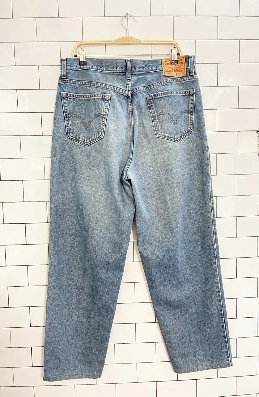 vintage 00s levi's 560 comfort fit baggy jeans sold by Good Market Thrift Store product image thumbnail 4