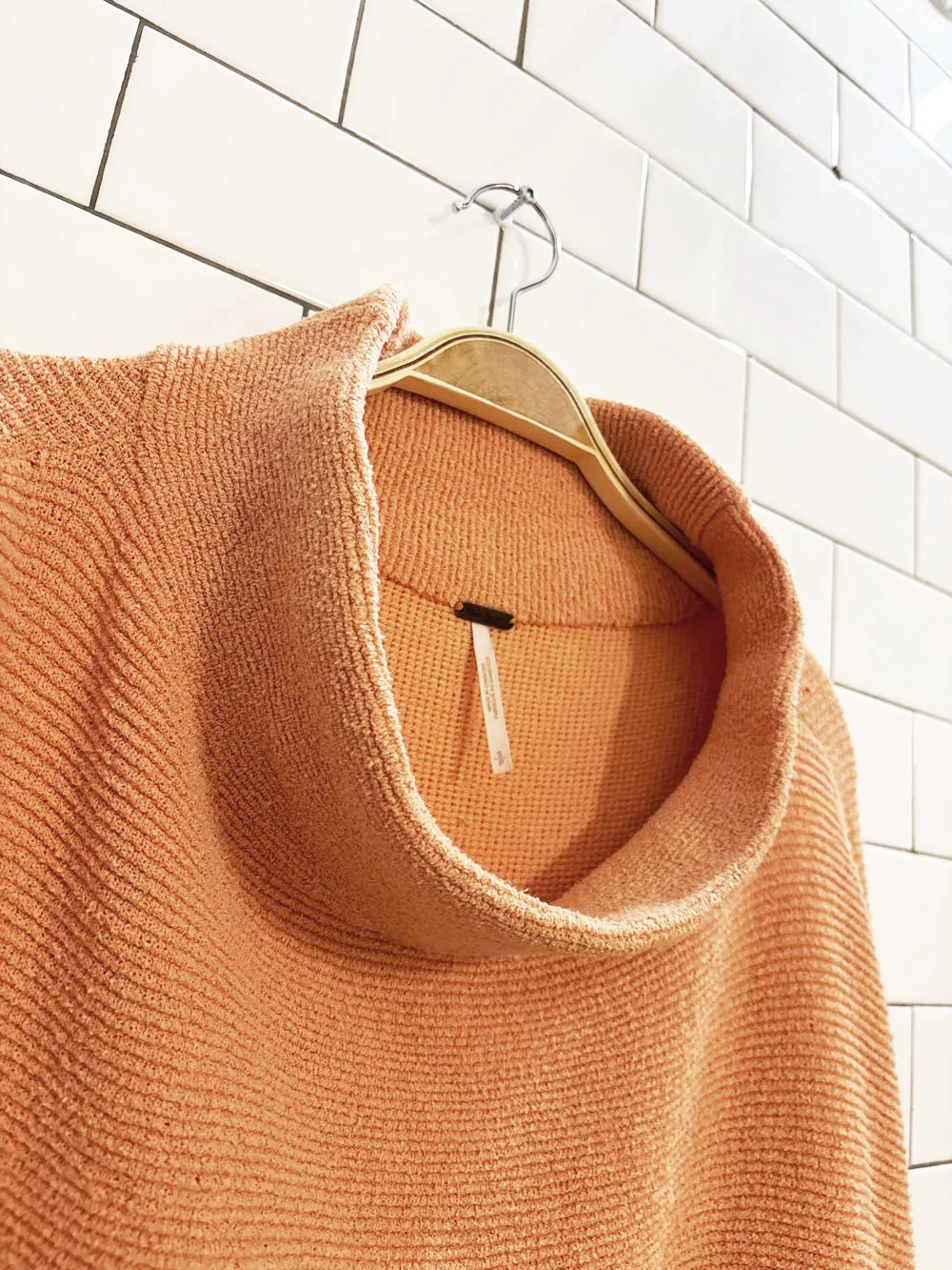 free people ottoman slouchy tunic sold by Good Market Thrift Store product image thumbnail 2