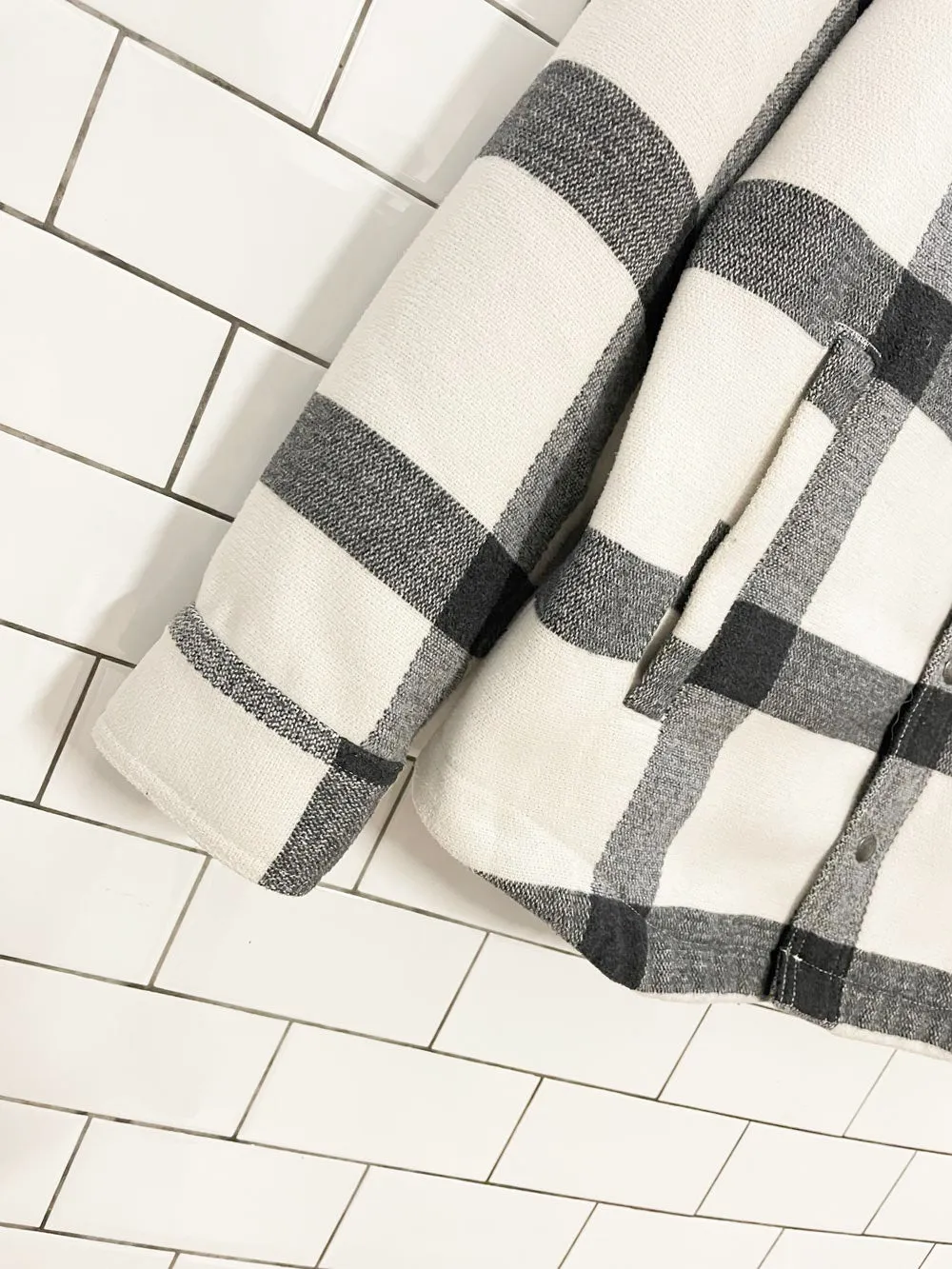 american eagle plaid snap button shirt jacket sold by Good Market Thrift Store product image thumbnail 3