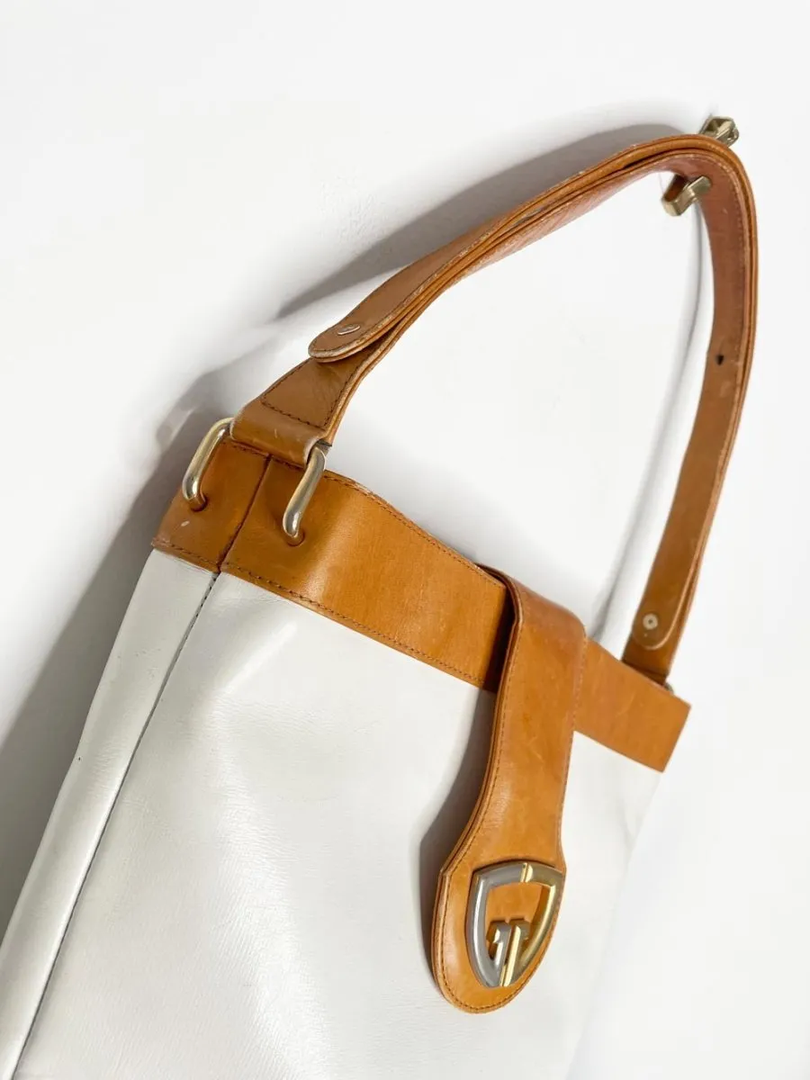 vintage gucci leather two-tone bucket bag | gold-tone hardware sold by Good Market Thrift Store product image thumbnail 5