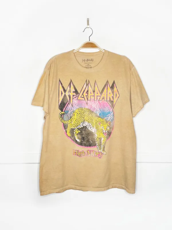 def leppard high n dry band tee | epic rights sold by Good Market Thrift Store