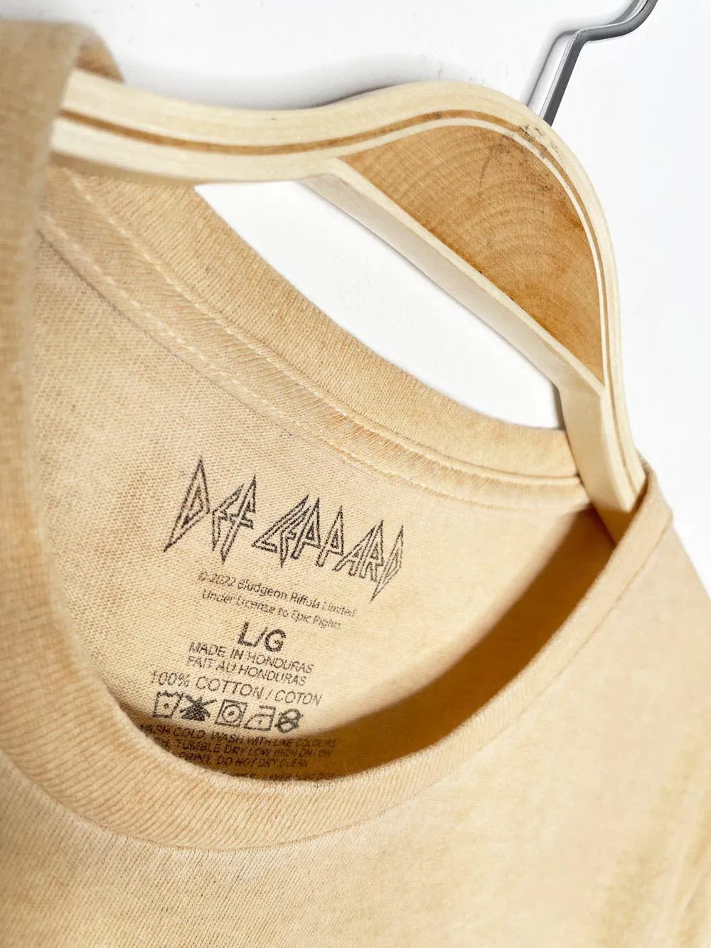 def leppard high n dry band tee | epic rights sold by Good Market Thrift Store product image thumbnail 4