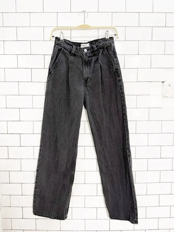 abercrombie the loose high rise pleated jeans sold by Good Market Thrift Store