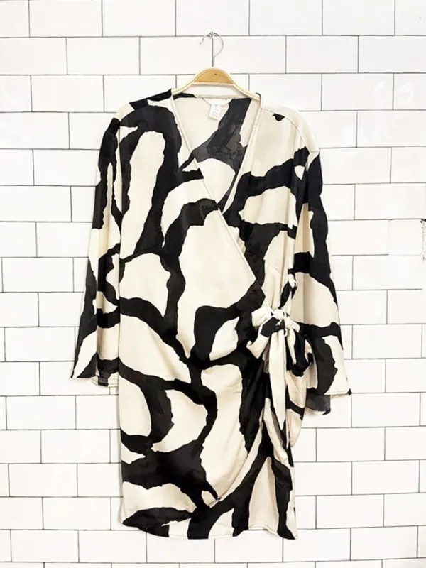 h&m satin kimono sleeve wrap dress made by Good Market Thrift Store
