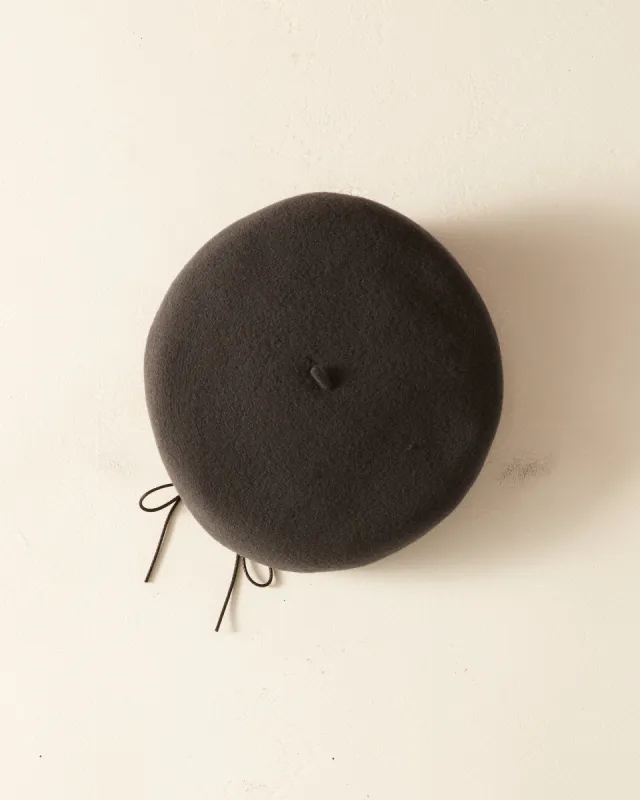 Twisted Piping Beret - Charcoal sold by BODE