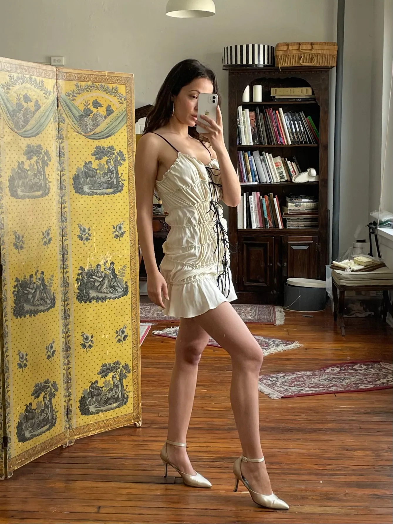 Sample Ruffle Tunnel Mini Shell XS sold by Mirror Palais product image thumbnail 3