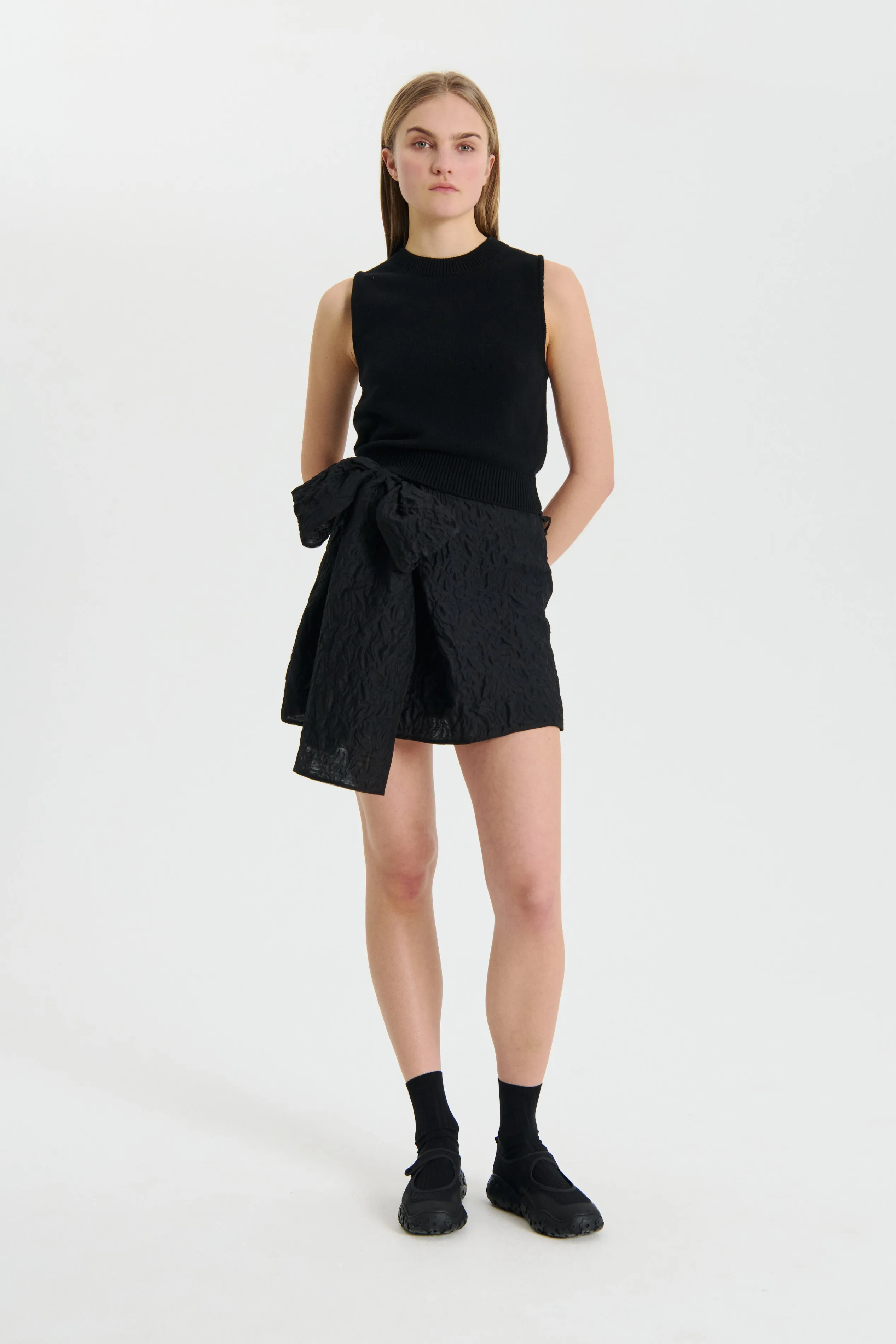 OLIVIER | VEST RECYCLED CASHMERE BLACK sold by Cecilie Bahnsen