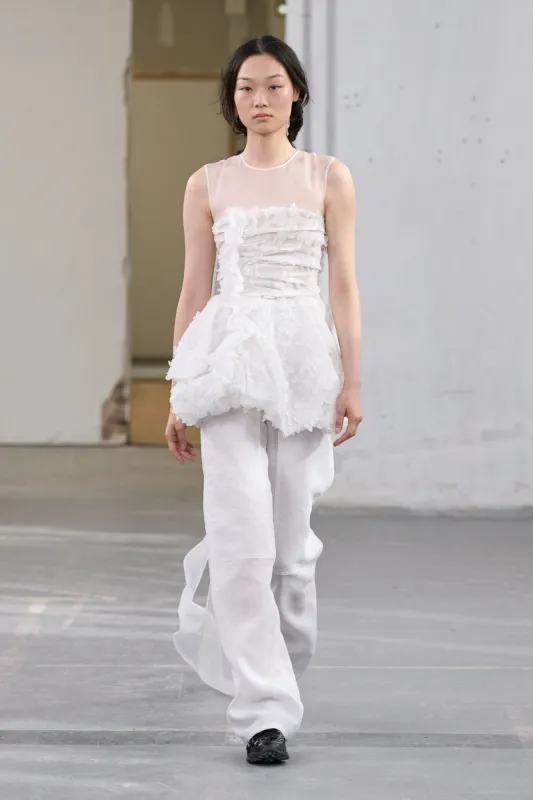 GIANNA | TOP VIOLA EMBROIDERY WHITE sold by Cecilie Bahnsen