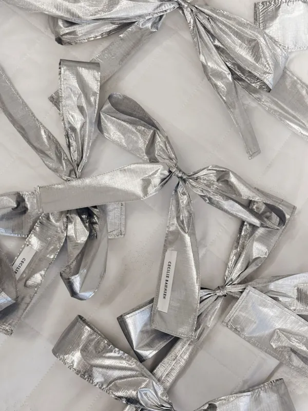 SILVER | HAIR BOW COSMOS TAFFETA SILVER made by Cecilie Bahnsen