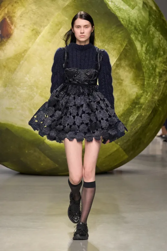 ONIQUE | DRESS MAGNOLIA EMBROIDERY NAVY made by Cecilie Bahnsen