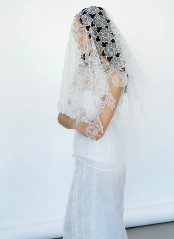 SIGGA | VEIL MAGNOLIA EMBROIDERY | WHITE made by Cecilie Bahnsen