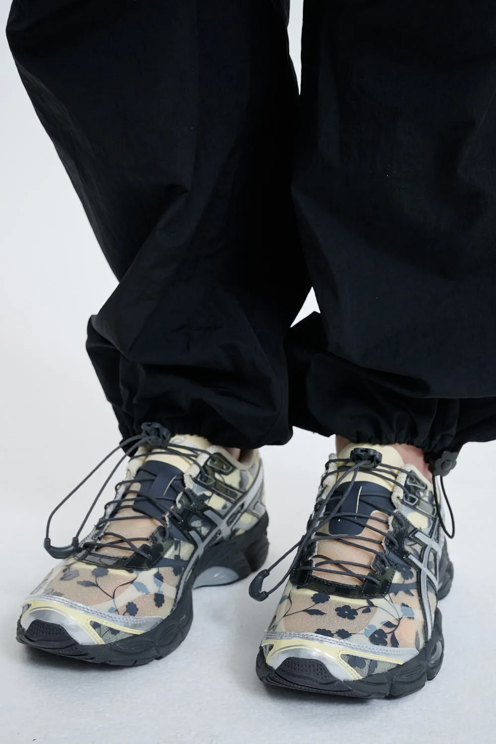 ASICS GEL-CUMULUS 16 SSCB | IVORY / BLACK sold by Cecilie Bahnsen