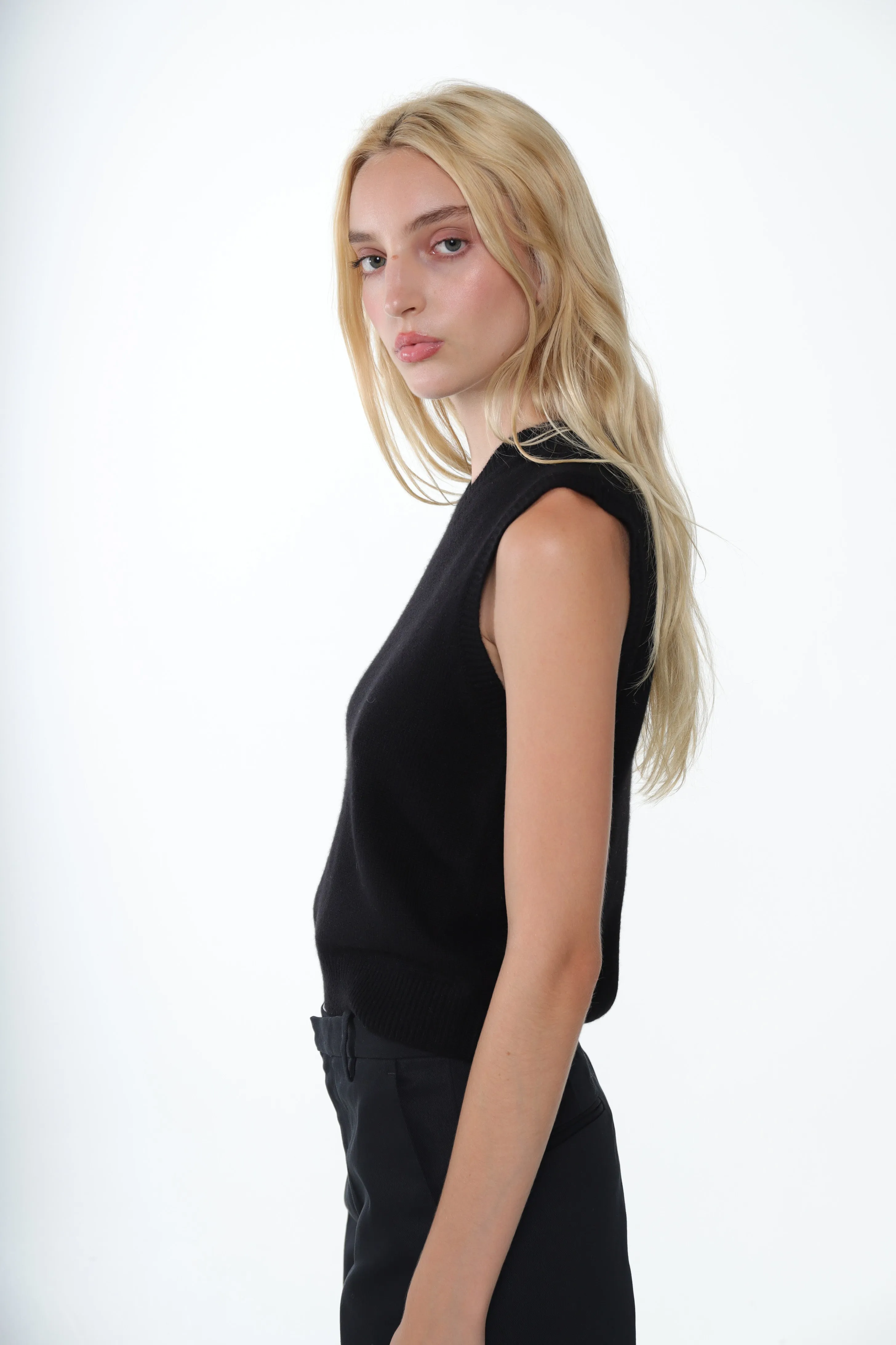 CASHMERE SHRUNKEN VEST IN BLACK sold by Sandy Liang product image thumbnail 3